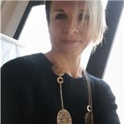 Laureata in giurisprudenza impartisce lezioni di diritto civile per scuole superiori